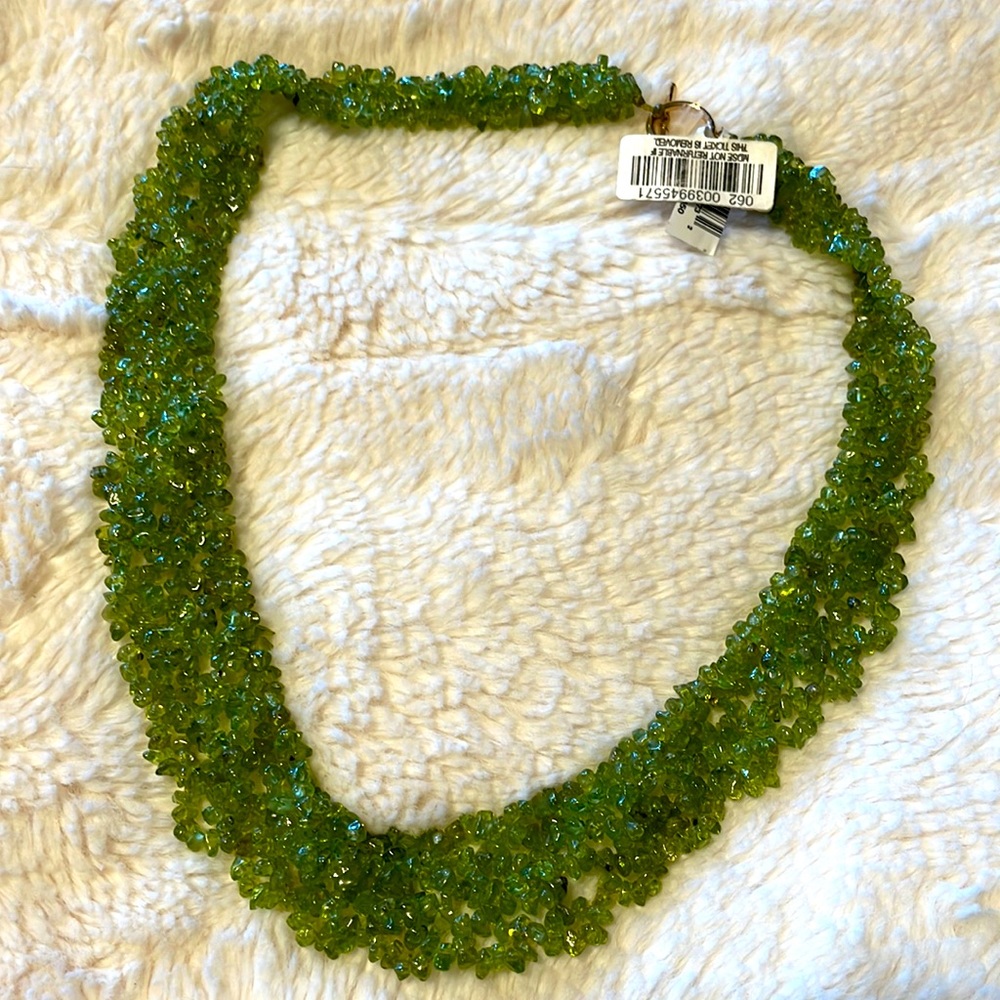 Peridot semi precious consignment, 14 karat gold per chip